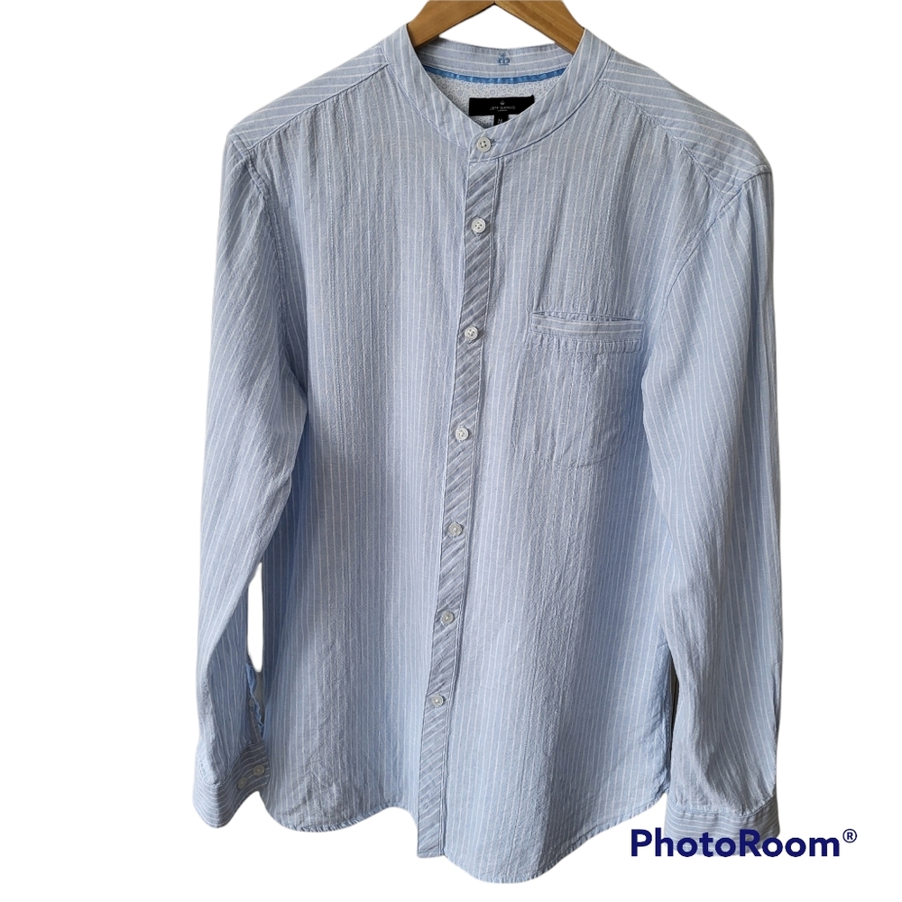 Jeff Banks / Long sleeve light blue button down shirt. M